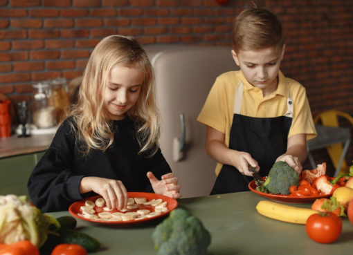 Kinder lernen kochen