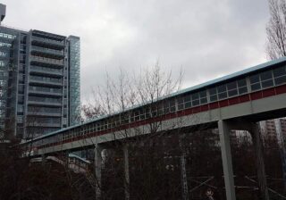 Fußgängerbrücke an der Ringbahn Storkower Straße