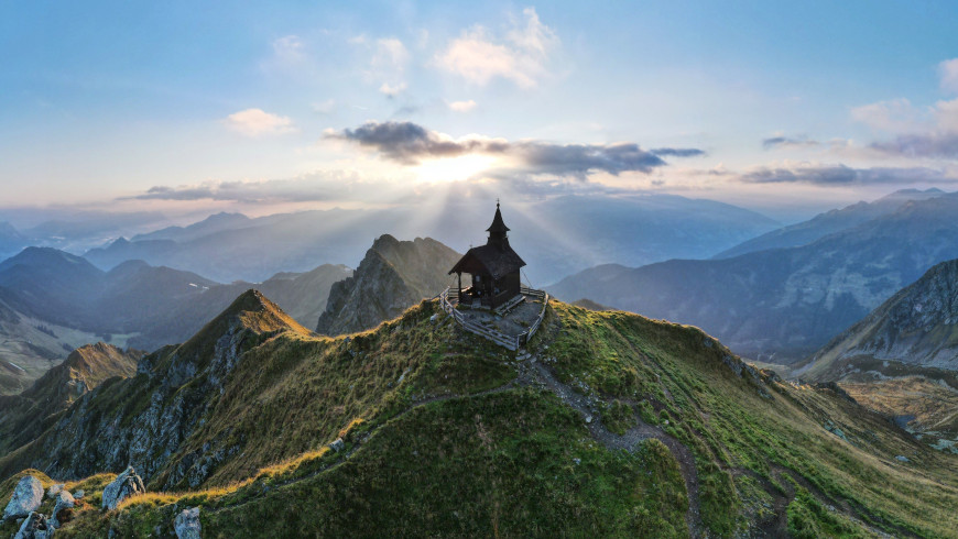 Die Kellerjochkapelle über Schwaz - Startpunkt der Tour zu den neun schönsten Plätzen in der Silberregion Karwendel