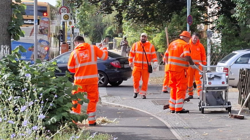 BSR Straßenreiniger im Einsatz